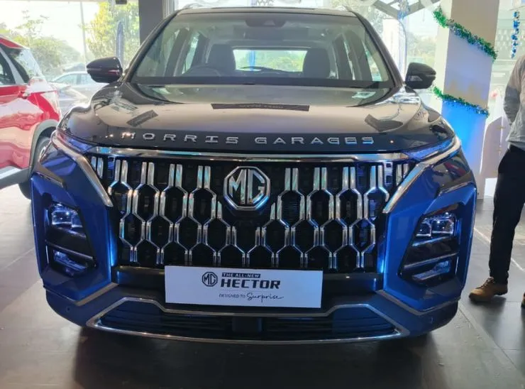 14-इंच टचस्क्रीन, पैनोरमिक सनरूफ और 6 एयरबैग; कीमत 11.99 लाख से शुरू