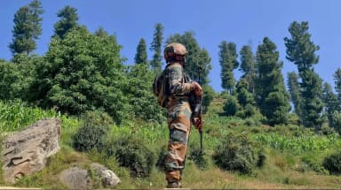 जम्मू कश्मीर के पुंछ में आतंकी ढेर; भारतीय सीमा में घुसने की कोशिश कर रहा था