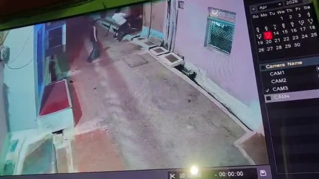 फायरिंग कर घर में घुसे, परिवार को दी जान से मारने की धमकी
