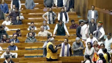 हाथ जोड़कर बैठने की अपील करते रहे अश्विनी वैष्णव-गिरिराज सिंह; रिजिजू ने सदन का वीडियो किया जारी