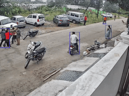 सफाई ठीक से न होने के आरोप पर चार लोगों ने पीटा, लात -घूंसे और चप्पलों से की पिटाई