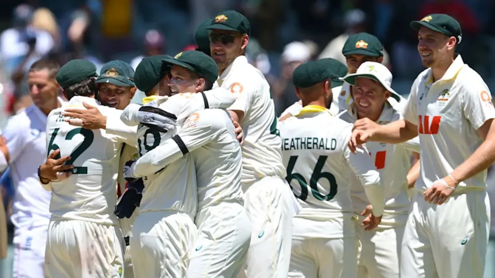 एडिलेड में इंग्लैंड को 82 रन से हराया; नाथन लायन चोटिल, अस्पताल में भर्ती