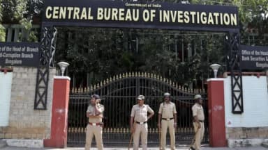 पुणे के एक 100 साल पुराने स्कूल की टीचर गिरफ्तार, फिजिक्स के सवाल शेयर किए थे