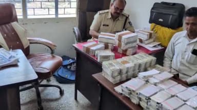 तीन बैग से 2.83 करोड़ के नोट बरामद; गड्डियों के साथ रंगीन कागज भी मिले