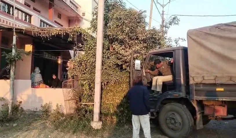 लोगों ने पुलिसकर्मी के नशे में होने का आरोप लगाया; टिमरनी की घटना