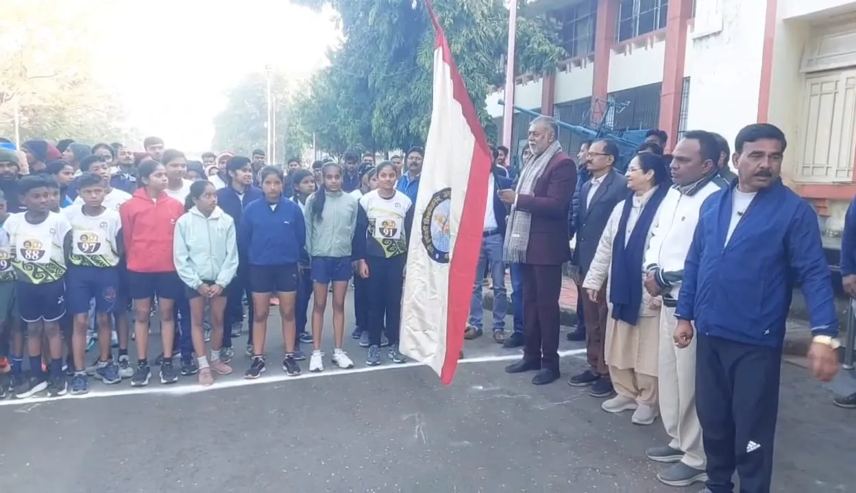 गोटेगांव में 70 किमी दौड़े युवा; कैबिनेट मंत्री प्रहलाद पटेल ने झंडी दिखाकर किया रवाना