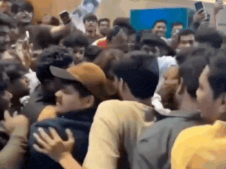 हैदराबाद में प्रभास की फिल्म राजासाब के सॉन्ग इवेंट में शामिल हुईं थीं