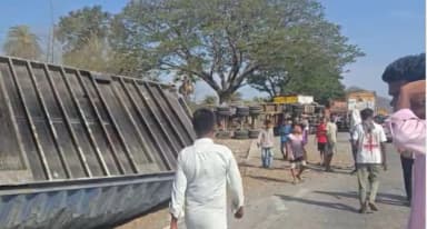 बारात में जा रहे वाहन को ट्रक ने मारी टक्कर; 40 लोग सवार थे