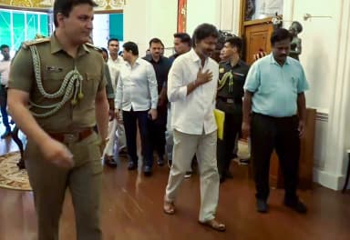 गवर्नर हाउस से फिर खाली हाथ लौटे विजय, कांग्रेस ने कहा- BJP के दबाव में हैं राज्यपाल