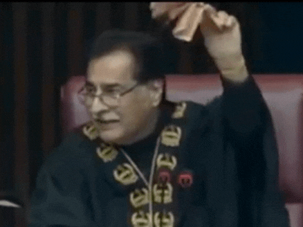 स्पीकर बोले- किसी साथी के पैसे गिरे हैं, किसके हैं- जवाब में सारे सांसद हाथ उठाकर बोले- हमारे हैं, हमारे हैं