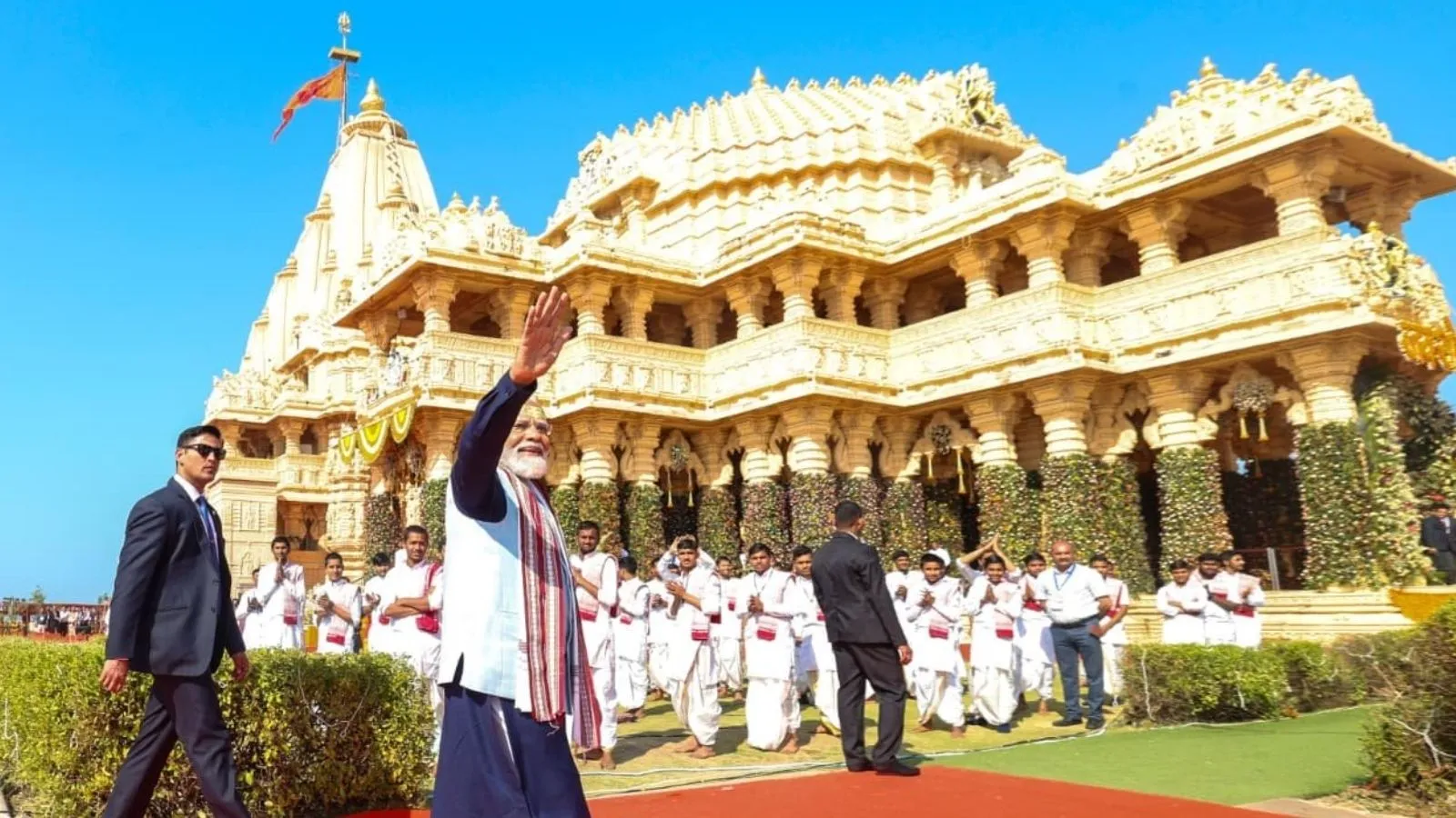 108 घोड़े के काफिले के साथ मंदिर पहुंचे; कलाकारों की परफॉर्मेंस, देखें VIDEO