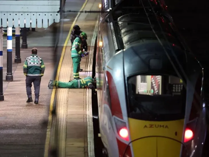 UK पुलिस ने दो लोगों को गिरफ्तार किया, चश्मदीद बोला- टॉयलेट में छिपकर जान बचाई