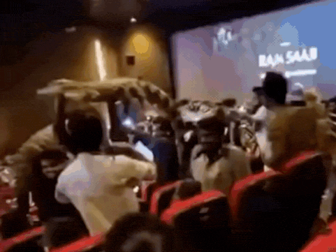 नारे लगाए, सीटियां बजाई; 5 भाषा में रिलीज हुई ‘द राजा साहब’