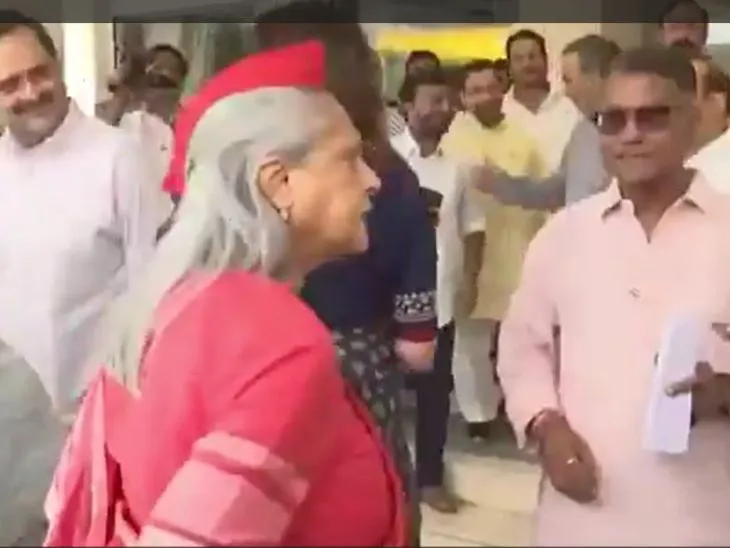 जया बच्चन ने फिर खोया आपा, सेल्फी ले रहे शख्स को मारा धक्का