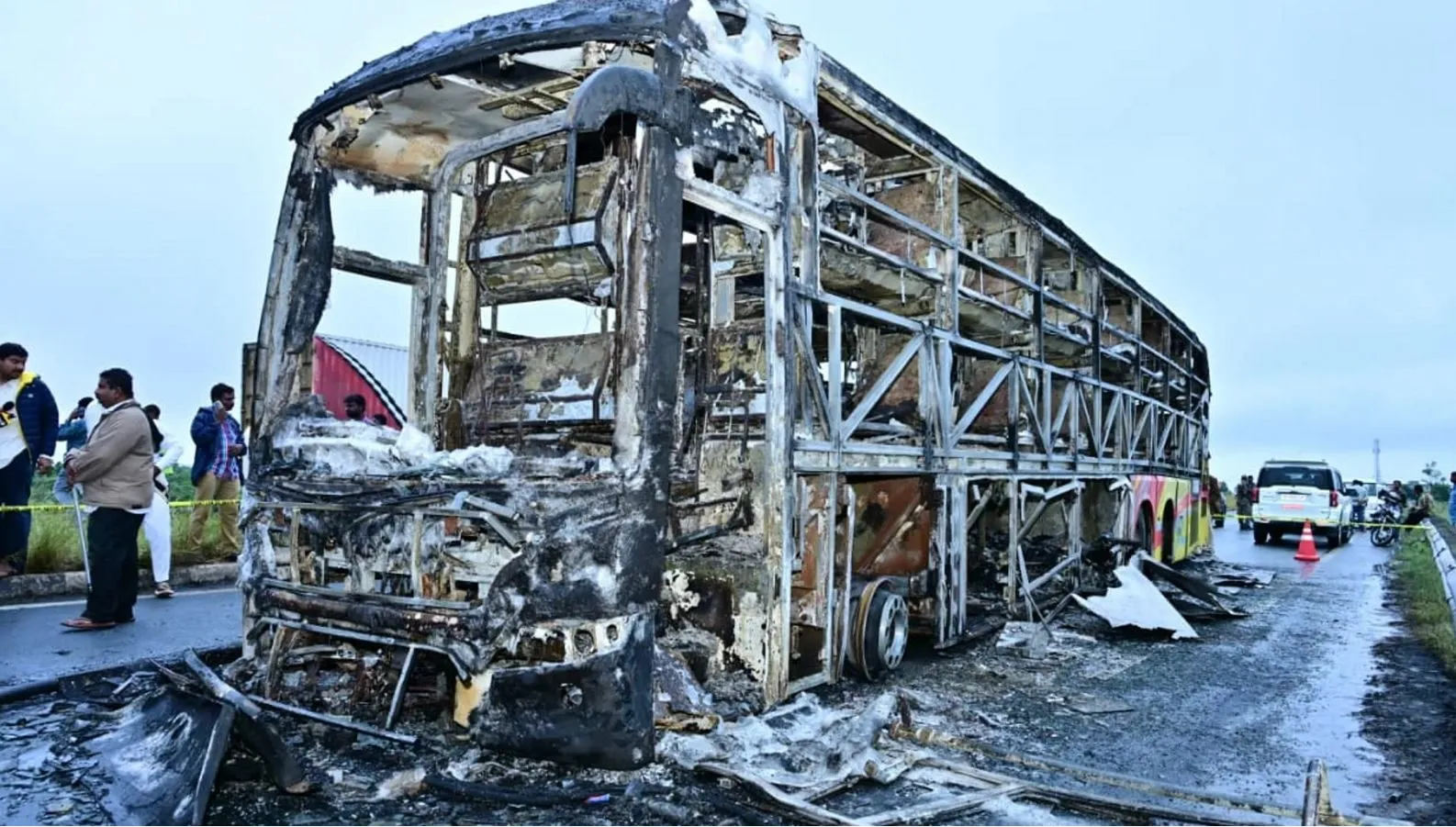 6 महीने में 145 मौतों के बाद केंद्र का फैसला; बसों में इमरजेंसी एग्जिट-फायर डिटेक्शन सिस्टम जैसे फीचर एड करने होंगे