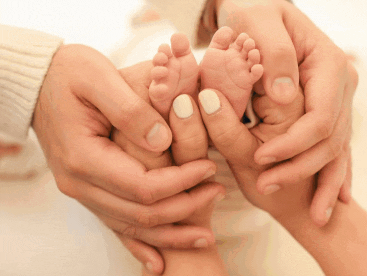 कपल ने पहली झलक भी शेयर की, लिखा- हमारा बेटा प्यार की पहचान है