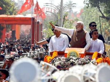 मोदी ने विशेष पूजा की; मंदिर के ऊपर एयर शो
