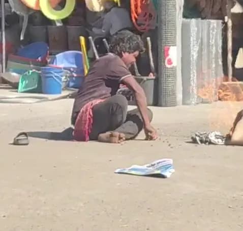 1 किलोमीटर तक भागता रहा युवक, बड़ी मुश्किल से बची जान