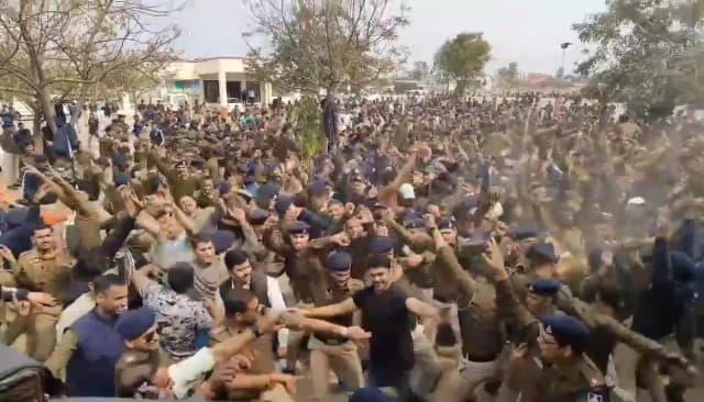 भोजशाला में पूजा-नमाज शांतिपूर्वक संपन्न होने पर पुलिसकर्मियों का जश्न, ड्यूटी के बाद डांस का VIDEO वायरल